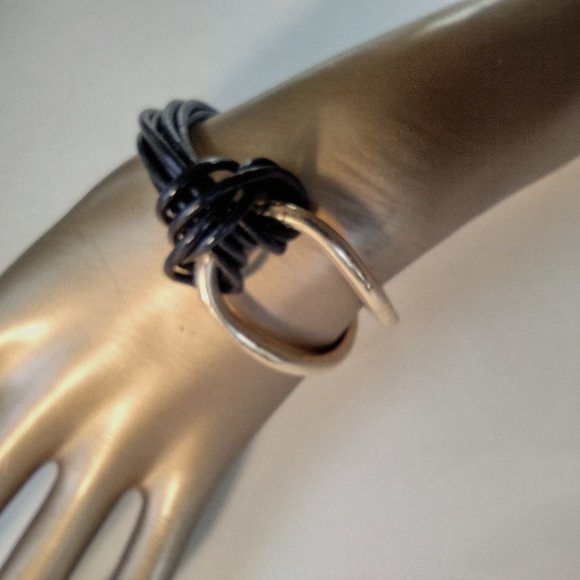 LEATHER & GOLD METAL BRACELET WITH MAGNETIC CLOSING - Picture 1 of 6